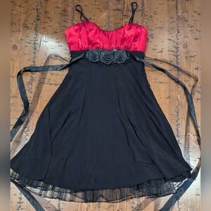 Snap  S (sz.5) Y2K Rosette Goth Dress